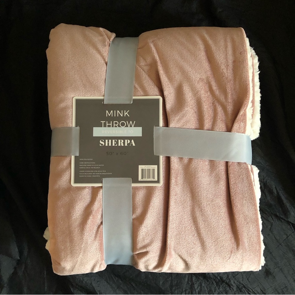 Levi Collection Mink Throw Reversible to Sherpa 50” x 60” - Dusky Pink - Picture 7 of 9